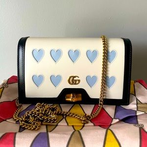 gucci lovelight diana mini bag with bamboo
